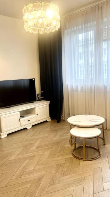 B&W Luxurious Apartment In The Heart Of Wrocław Buitenkant foto